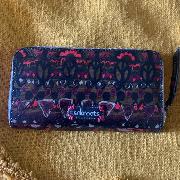 NWOT Saks Roots Wallet. - Picture 2 of 5